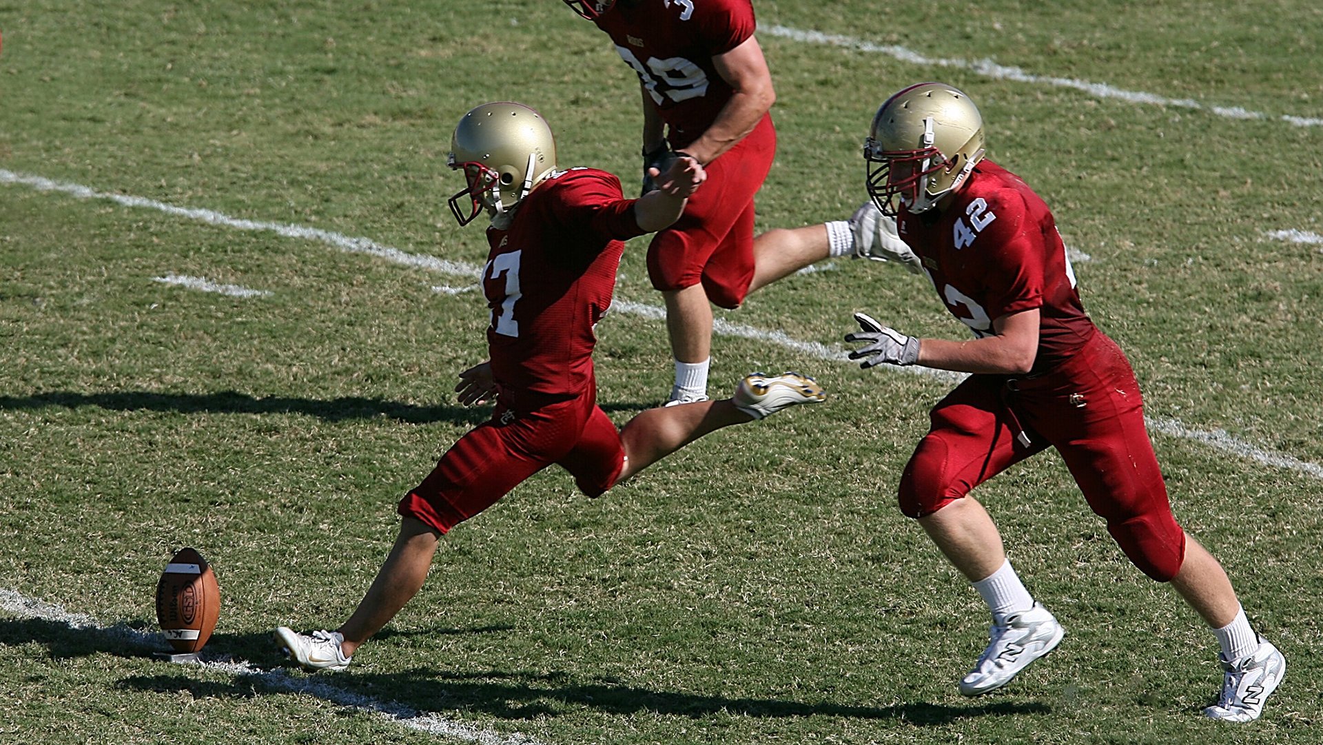 从汗水到荣耀:日常训练揭秘冠军车手的生活,冠军赛车手